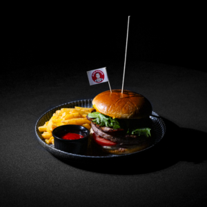 Burger friikartuliga